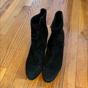 Veronica Beard Size 9 Dali Black Suede Booties